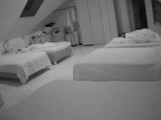 voyeurcam-julmodels-bed-3