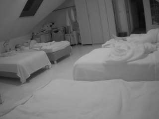 voyeurcam-julmodels-bed-3