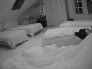 voyeurcam-julmodels-bed-3
