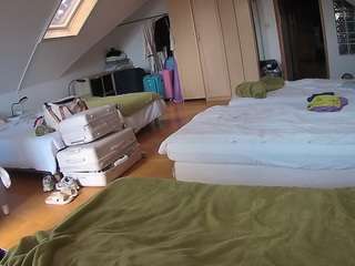 voyeurcam-julmodels-bed-3 Sex Cam Show