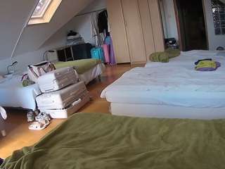 voyeurcam-julmodels-bed-3 Sex Cam Show