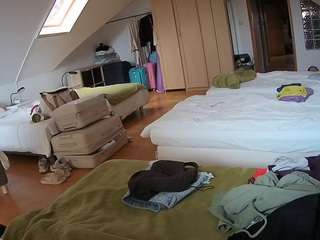 voyeurcam-julmodels-bed-3