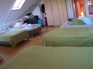 voyeurcam-julmodels-bed-3 Sex Cam Show