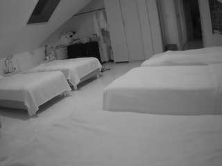 voyeurcam-julmodels-bed-3