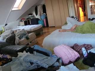 voyeurcam-julmodels-bed-3