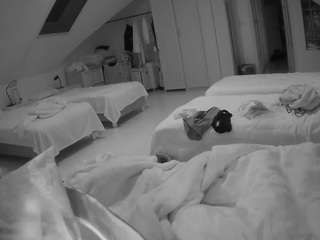 voyeurcam-julmodels-bed-3
