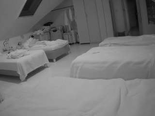 voyeurcam-julmodels-bed-3