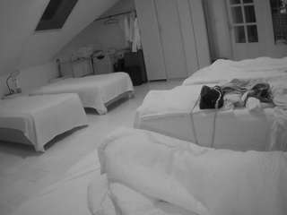 voyeurcam-julmodels-bed-3 live webcam show