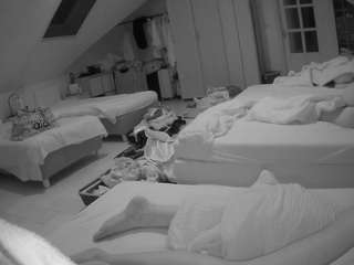 voyeurcam-julmodels-bed-3 live webcam show