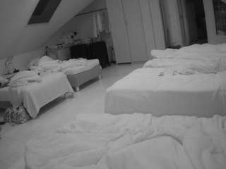 voyeurcam-julmodels-bed-3 live webcam show