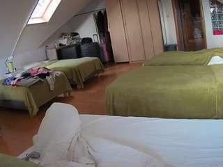 voyeurcam-julmodels-bed-3 live webcam show