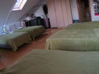 voyeurcam-julmodels-bed-3 live webcam show