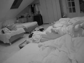 voyeurcam-julmodels-bed-3