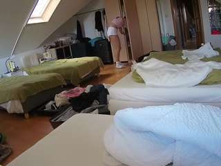 voyeurcam-julmodels-bed-3