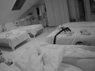 voyeurcam-julmodels-bed-3