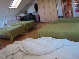 voyeurcam-julmodels-bed-3