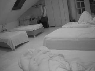 voyeurcam-julmodels-bed-3