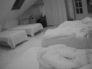 voyeurcam-julmodels-bed-3