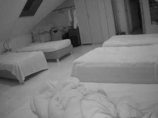 voyeurcam-julmodels-bed-3