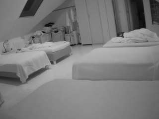 voyeurcam-julmodels-bed-3