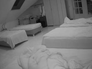 voyeurcam-julmodels-bed-3