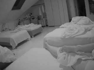 voyeurcam-julmodels-bed-3