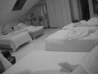 voyeurcam-julmodels-bed-3