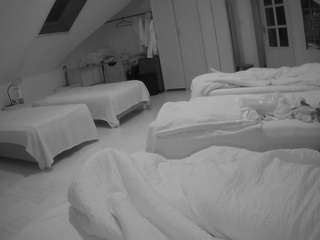 voyeurcam-julmodels-bed-3