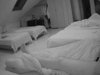 voyeurcam-julmodels-bed-3