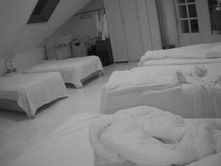 voyeurcam-julmodels-bed-3