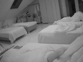 voyeurcam-julmodels-bed-3
