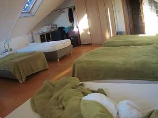voyeurcam-julmodels-bed-3