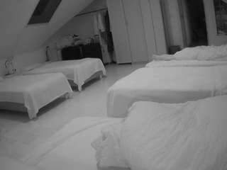 voyeurcam-julmodels-bed-3