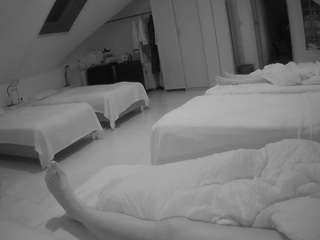 voyeurcam-julmodels-bed-3