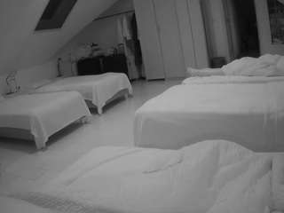 voyeurcam-julmodels-bed-3