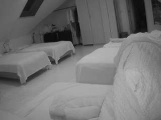 voyeurcam-julmodels-bed-3