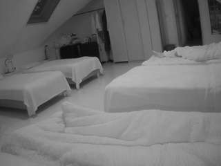 voyeurcam-julmodels-bed-3