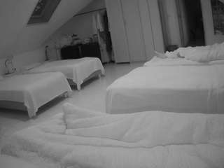 voyeurcam-julmodels-bed-3