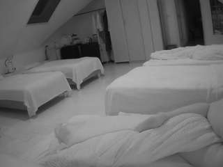 voyeurcam-julmodels-bed-3