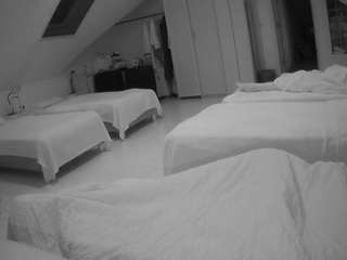 voyeurcam-julmodels-bed-3