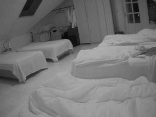 voyeurcam-julmodels-bed-3