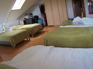 voyeurcam-julmodels-bed-3