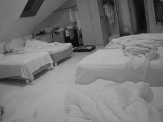 voyeurcam-julmodels-bed-3