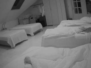 voyeurcam-julmodels-bed-3