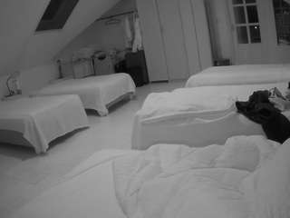 voyeurcam-julmodels-bed-3