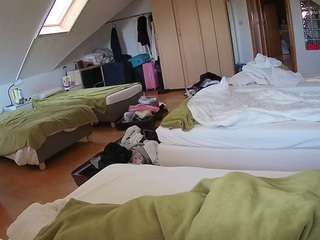 voyeurcam-julmodels-bed-3