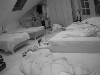 voyeurcam-julmodels-bed-3
