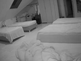 voyeurcam-julmodels-bed-3