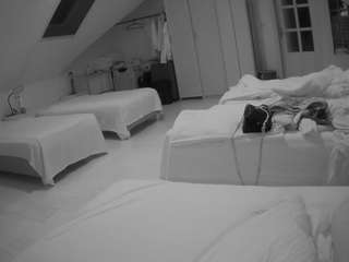 voyeurcam-julmodels-bed-3