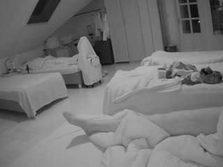 voyeurcam-julmodels-bed-3